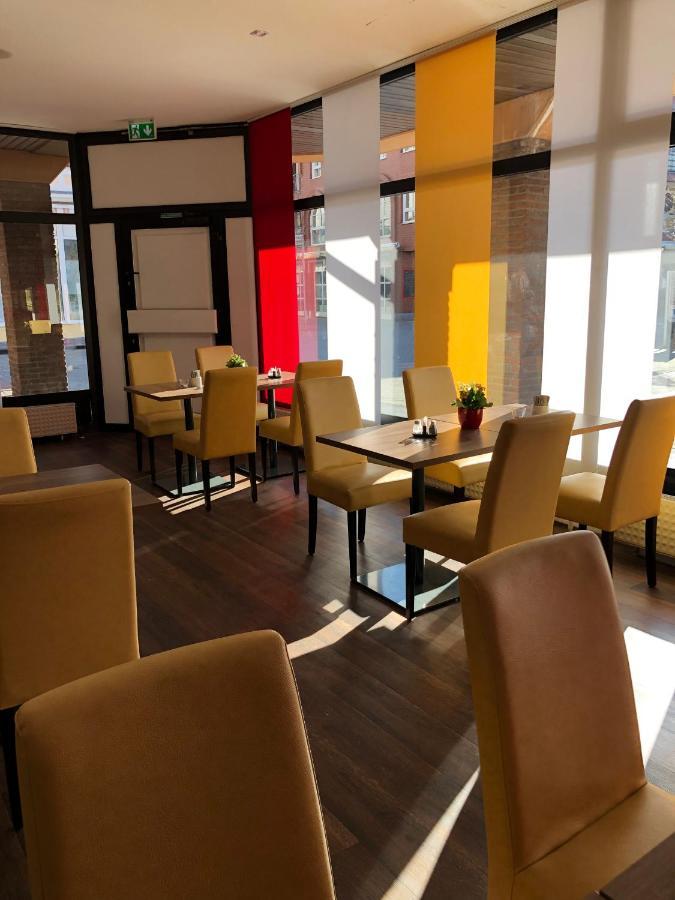 科隆-波恩机场蒙大拿酒店 特罗斯多夫 外观 照片