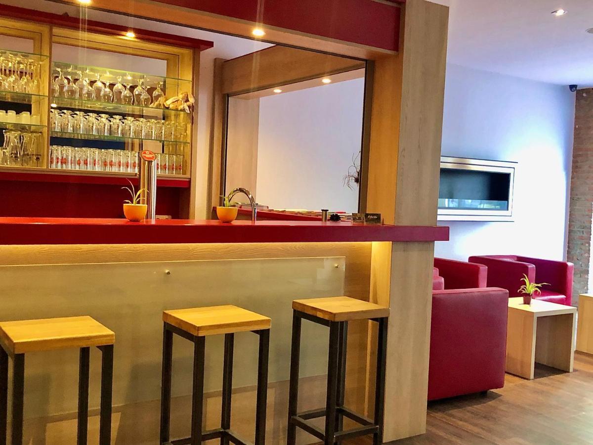 科隆-波恩机场蒙大拿酒店 特罗斯多夫 外观 照片